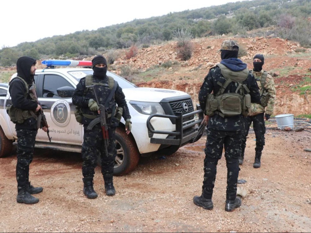 مصدر أمني للإخبارية: القبض على قيادي بميليشيا "الطراميح" خلال فراره إلى لبنان