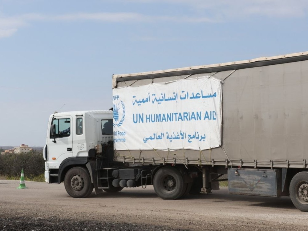 قافلة مساعدات جديدة محمّلة بالطحين تدخل السويداء عبر ممر المتونة