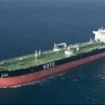 إيران تستهدف ناقلة نفط كويتية في ميناء دبي