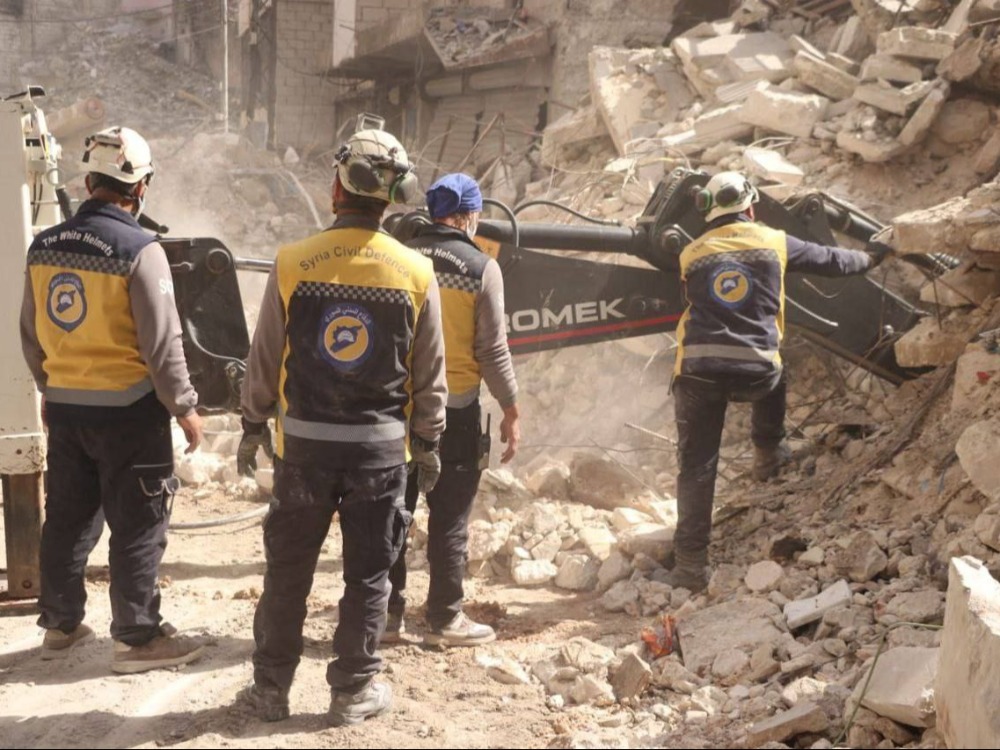 حلب.. ضحايا بانهيار بناء سكني في حي الأشرفية