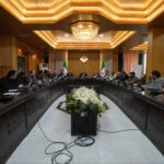 محافظ حلب يبحث آلية ضبط مخالفات التموين وتنظيم الأسواق