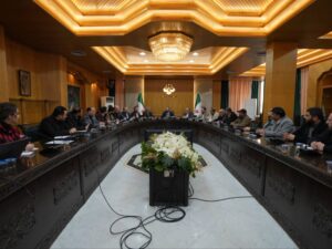 محافظ حلب يبحث آلية ضبط مخالفات التموين وتنظيم الأسواق