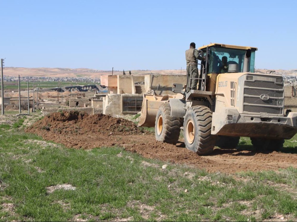 حلب.. عمليات متواصلة لإزالة الألغام في محيط ناحية الشيوخ تمهيداً لعودة الأهالي