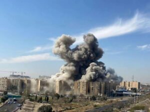 الجيش الإسرائيلي يعلن شن هجوم واسع على بنى عسكرية إيرانية في طهران ووسط البلاد