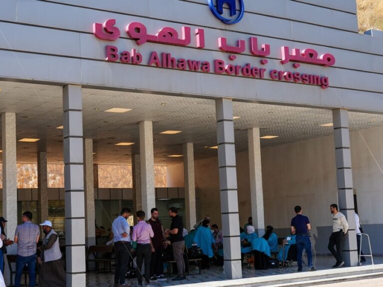 المنافذ والجمارك: حركة عبور المسافرين مستمرة عبر باب الهوى على مدار الساعة