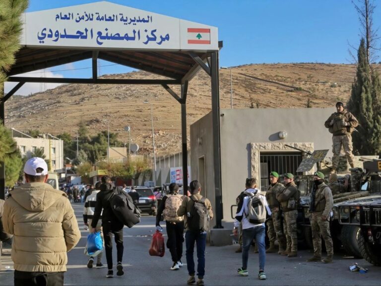 هيئة المنافذ والجمارك: 369 ألف سوري عادوا طوعاً من لبنان منذ التحرير