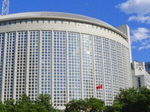 الصين تدعو إلى وقف العمليات العسكرية في الشرق الأوسط