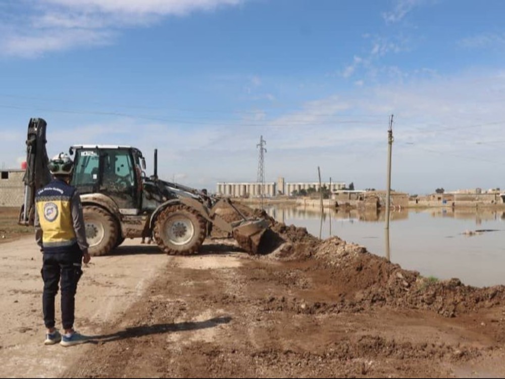 الحسكة.. الدفاع المدني يستمر في استجابته الميدانية للأمطار والفيضانات الناتجة عنها