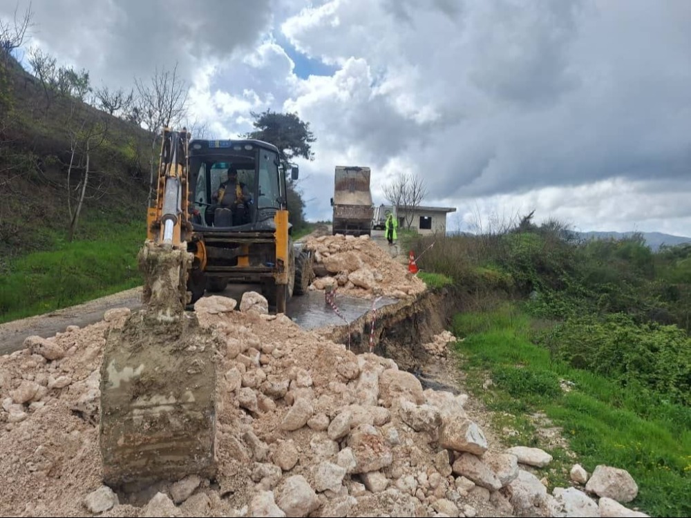 الدفاع المدني ينفذ أعمال خدمية في إدلب