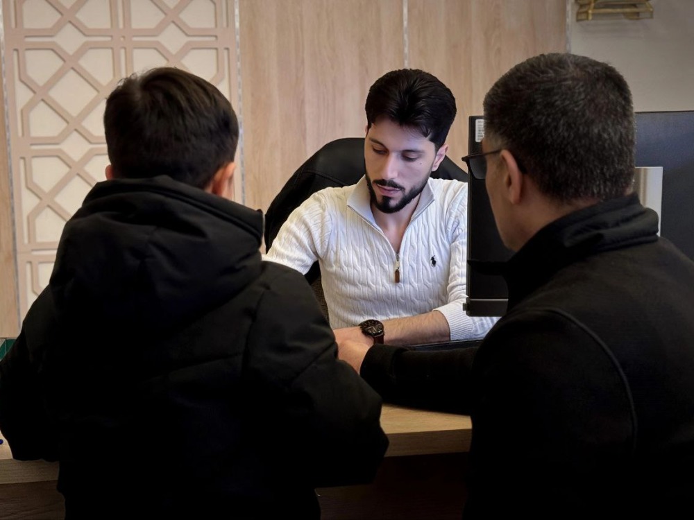 القنصلية السورية في بون تشهد إقبالاً واسعاً وتنجز أكثر من 500 معاملة يومياً