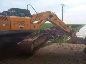 إدارة وتطوير الغاب: استنفار لمعالجة انهيار ساتر السيحة وحماية الأراضي الزراعية