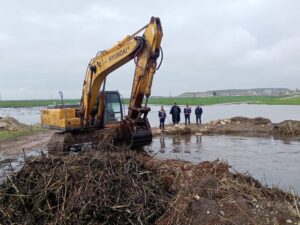 الدفاع المدني: جهود متواصلة لرأب انكسار ساتر ترابي جنوبي حلب