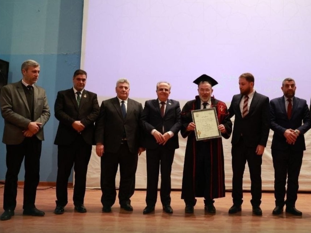 معتقل في عهد الأسدين.. منح المعتقل "محمود عاشور" شهادة دكتوراة فخرية