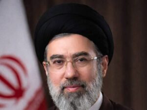 خلفاً لوالده.. تعيين مجتبى خامنئي مرشداً جديداً لإيران