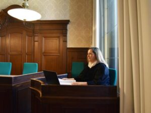 ألمانيا تحاكم قيادياً سابقاً بميليشيا موالية للنظام البائد بتهم قتل متظاهرين في حلب