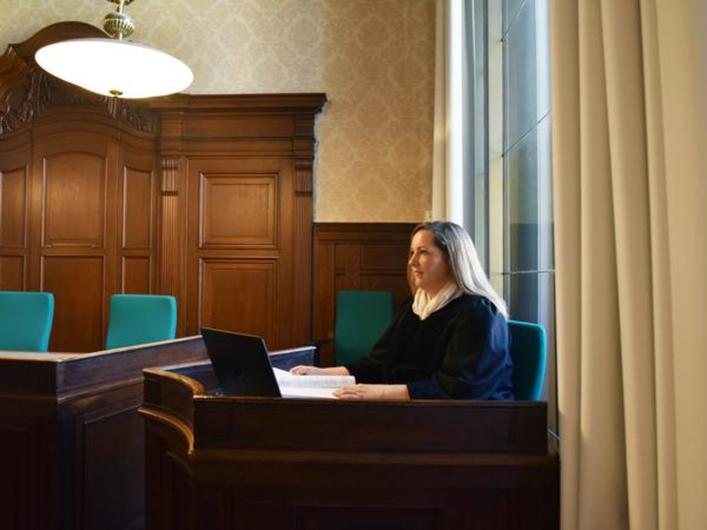 ألمانيا تحاكم قيادياً سابقاً بميليشيا موالية للنظام البائد بتهم قتل متظاهرين في حلب