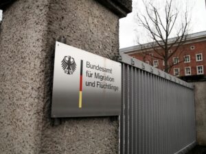 إعلام ألماني: سحب الحماية من 3% من السوريين