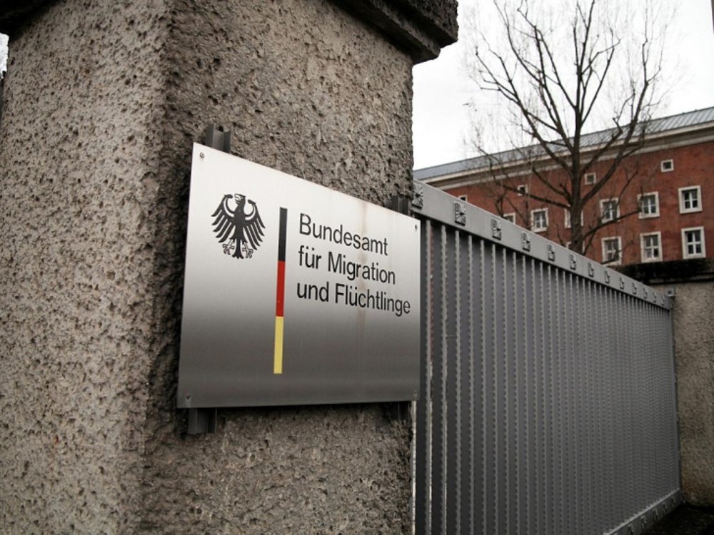 إعلام ألماني: سحب الحماية من 3% من السوريين