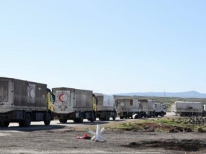 محملة بالطحين والأدوية.. قافلة مساعدات إنسانية تتضمن 36 شاحنة تتجه إلى السويداء