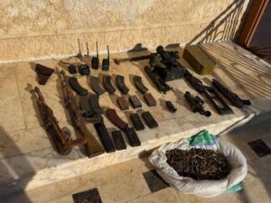 الأمن الداخلي يضبط أسلحة وذخائر مخبأة في قرية الزهراء بريف جبلة
