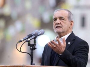 الرئيس الإيراني يعتذر لدول الجوار ويؤكد: لا عداوة معكم