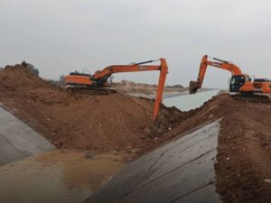 الموارد المائية في الرقة تواصل أعمال صيانة شبكات الري والمصارف المائية