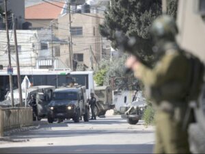 الاحتلال الإسرائيلي يحتجز 5 شبان غربي قرية الرفيد بالقنيطرة