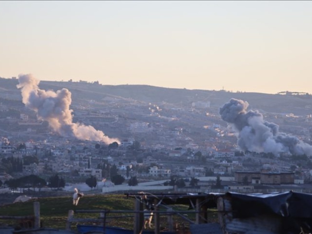 الجيش الإسرائيلي يعلن شنّ هجمات صاروخية متزامنة على طهران وبيروت