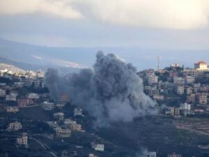 إسرائيل تنفذ غارات جوية على بلدات في جنوب لبنان وتتوغل عبر الحدود