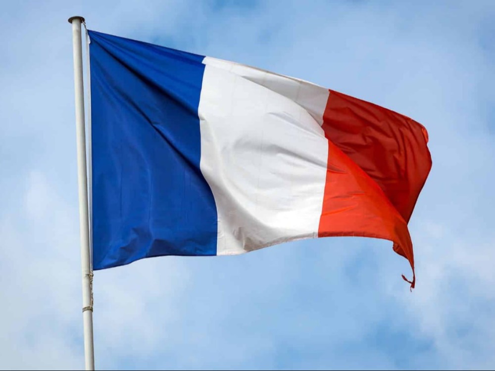 السفارة الفرنسية في الكويت تغلق أبوابها جراء التصعيد في المنطقة