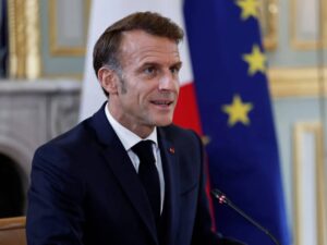 ماكرون يؤكد احترام سيادة سوريا ولبنان وسلامة أراضيهما