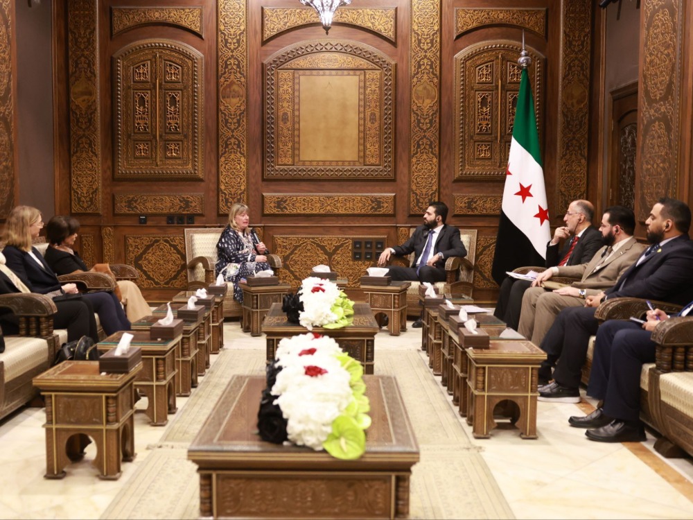 وزير الداخلية يبحث مع لجنة التحقيق الدولية المستقلة توصياتها في ملفات حقوق الإنسان