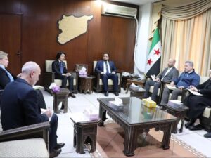 وزير الأشغال يبحث مع الأمم المتحدة سبل تعزيز التعاون في الإسكان وإعادة الإعمار