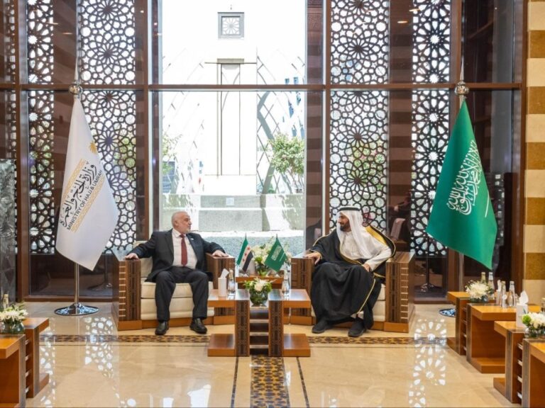 وزير الأوقاف يبحث مع وزير الحج والعمرة السعودية آليات تعزيز التنسيق والتعاون المشترك