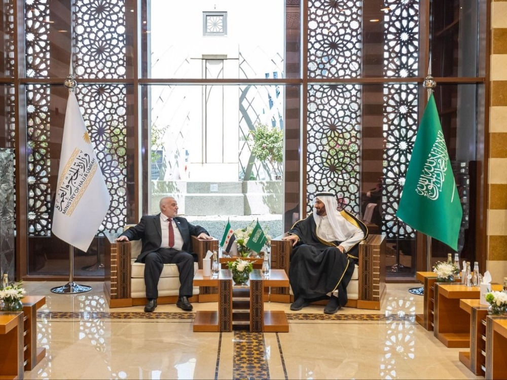 وزير الأوقاف يبحث مع وزير الحج والعمرة السعودية آليات تعزيز التنسيق والتعاون المشترك