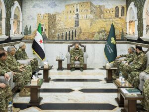 وزير الدفاع يترأس أول اجتماعات الهيئة الاستشارية العليا