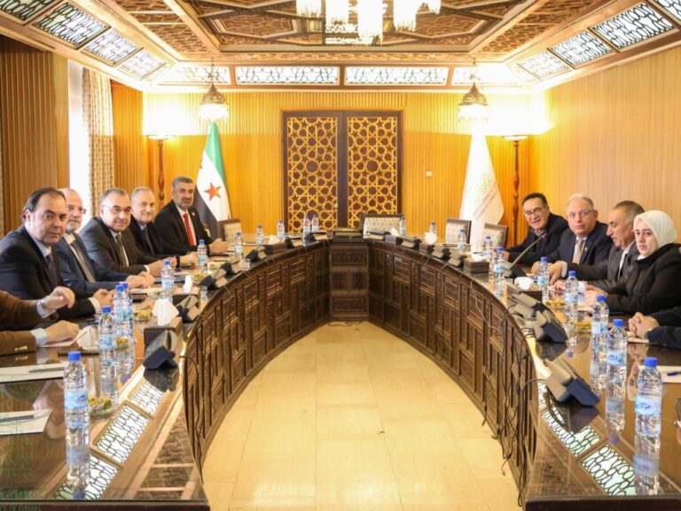 وزير المالية يلتقي غرفة تجارة دمشق لبحث قرارات الوزارة والشراكة مع قطاع الأعمال