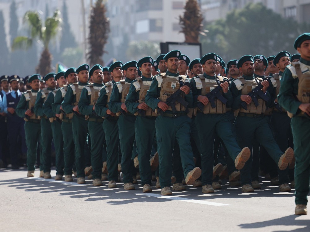 وزير الداخلية يؤكد التزام الوزارة بتطوير قدراتها وتعزيز جاهزيتها لمواجهة التحديات الأمنية