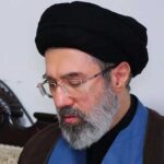 مجتبى خامنئي يتوعد باستمرار استهداف القواعد الأمريكية في دول الجوار