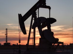 التصعيد في مياه الخليج العربي يرفع أسعار النفط من جديد