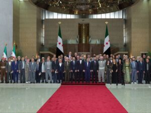 بمناسبة عيدي الفطر والنيروز.. الرئيس الشرع يستقبل وفداً كردياً في قصر الشعب بدمشق