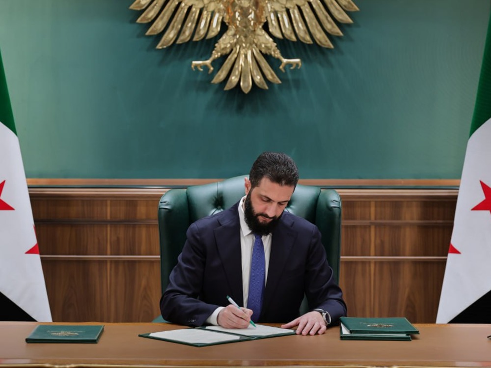 مرسوم رئاسي بإضافة 50% إلى الرواتب والأجور في القطاع العام