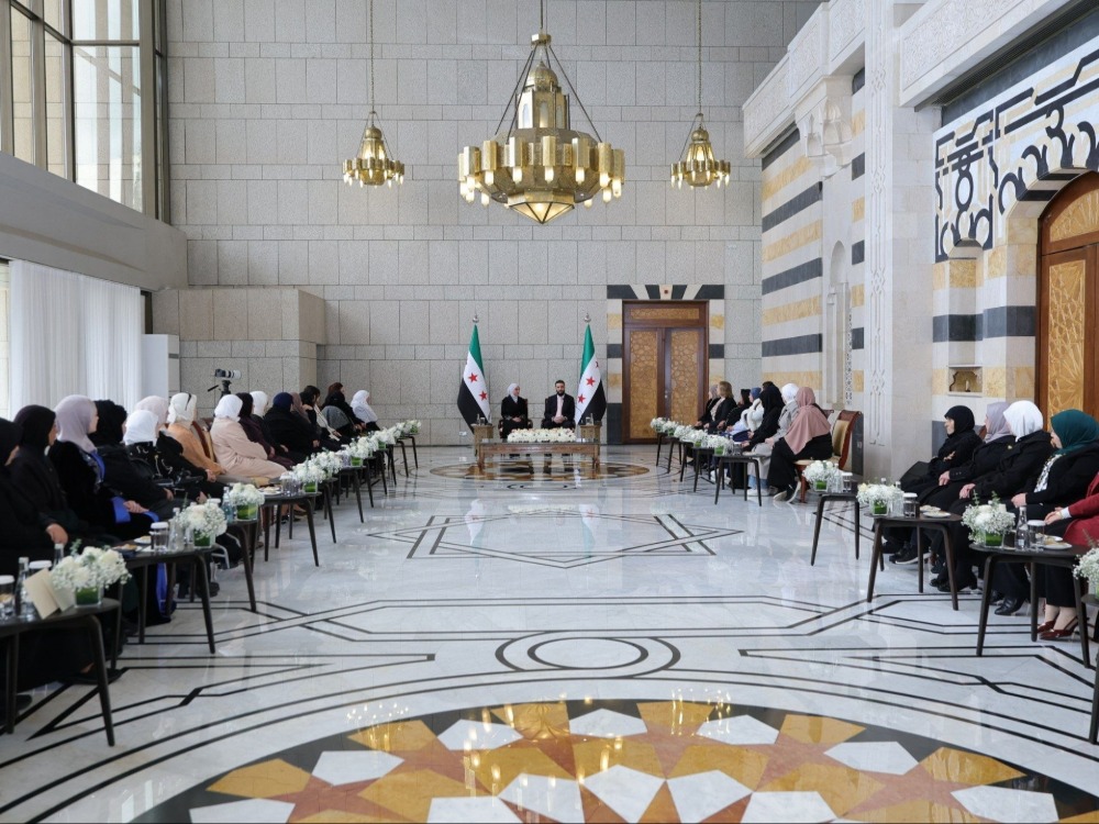 الرئيس الشرع وعقيلته يستقبلان في قصر الشعب سيدات بمناسبة عيدي الفطر والأم