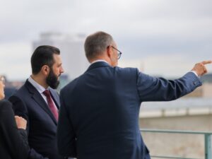 الرئيس الشرع يبحث مع المستشار الألماني تعزيز التعاون ودعم الاستقرار وإعادة الإعمار