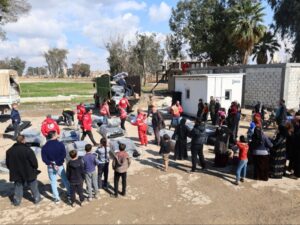 الحسكة.. الهلال الأحمر يواصل تقديم المساعدات الإغاثية للمتضررين من الفيضانات