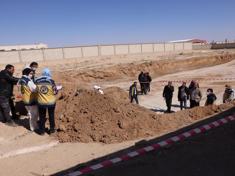 الدفاع المدني: العثور على رفات 14 شخصاً في عدرا البلد بريف دمشق