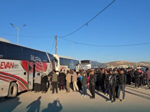 وصول 400 عائلة نازحة من الحسكة إلى منازلهم في عفرين بريف حلب