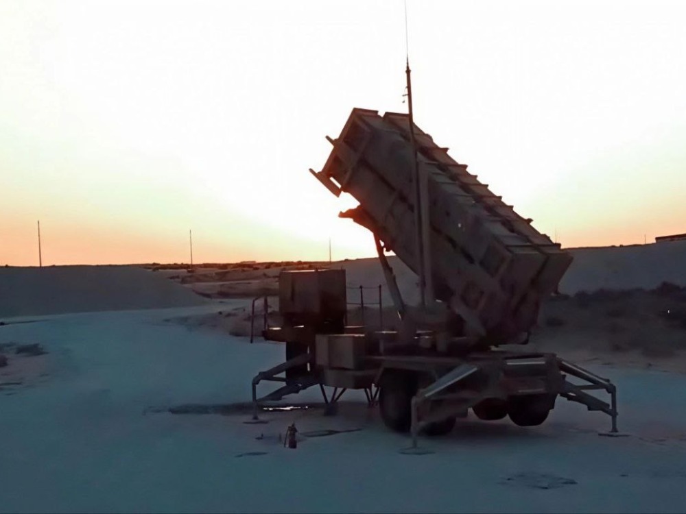 الدفاعات السعودية تسقط 4 مسيرات.. والخطوط القطرية تمدد تعليق رحلاتها