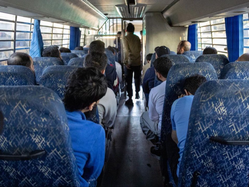 تتضمن 132 شخصاً.. وزارة العدل تستلم الدفعة الأولى من السجناء السوريين في لبنان