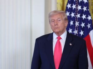 ترامب: إذا استمرت إيران في شنّ الهجمات فسنضربها بقوة لم يسبق لها مثيل